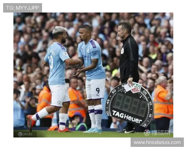 乔纳森·戴维与热苏斯：全能前锋生涯路径对比分析